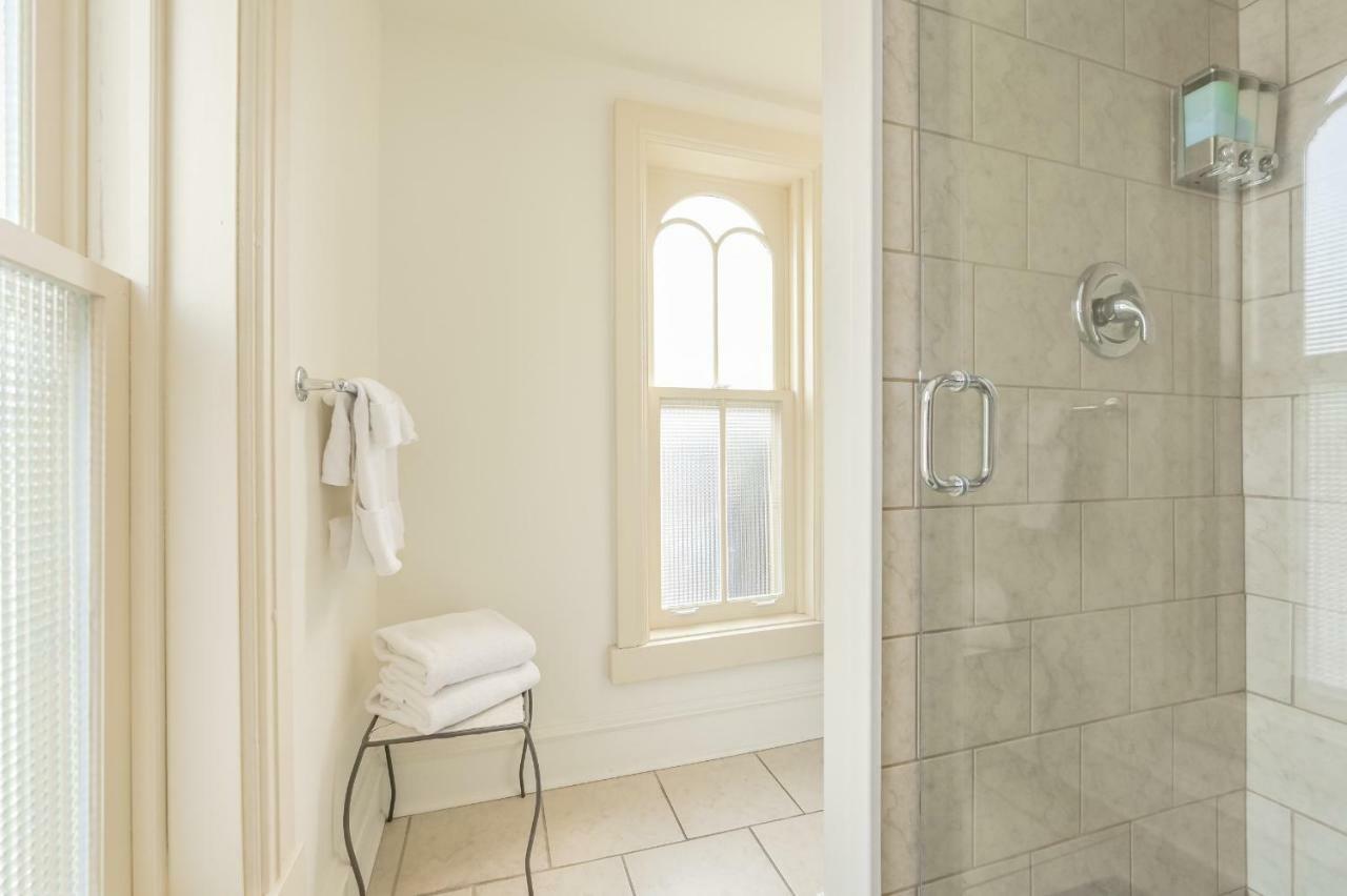 St Andrew Suites Fergus Exteriör bild